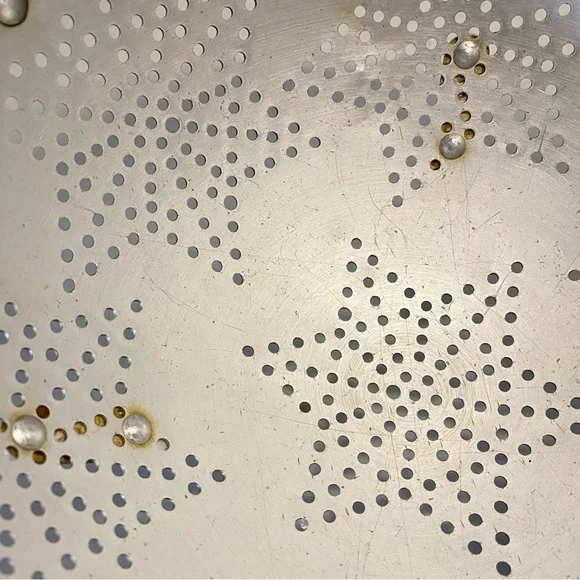 Mirro Aluminum Colander with Star Design - Picture 4 of 9